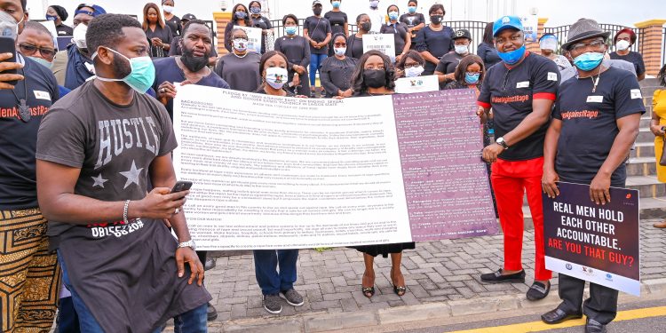 Sanwo-Olu’s Wife Receives All Male Protesters Against Rape In Alausa