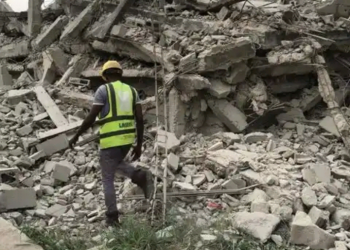 People narrowly escape death as another building collapses in Lagos State