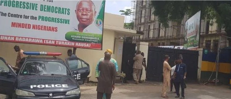 BREAKING: Police Seal Off APC Headquarters In Abuja