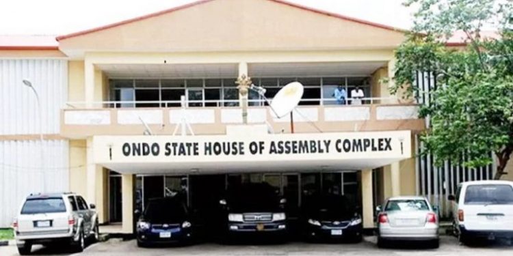 Ondo Assembly taunts Akeredolu’s deputy, tells him to impeach Speaker with his “majority”