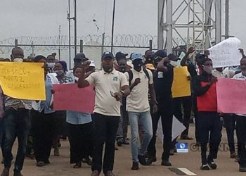 Unions Protest Against Planned Concession Of Four Airports (photos)