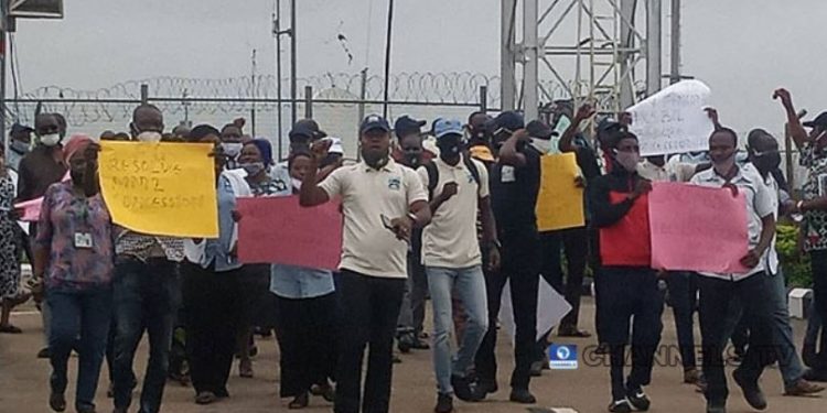 Unions Protest Against Planned Concession Of Four Airports (photos)