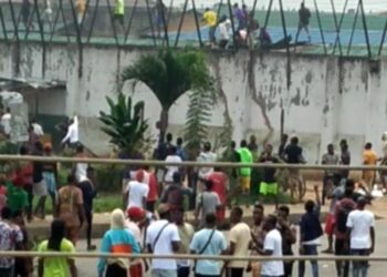 BREAKING: EndSARS: Protesters Break Benin Prison Wall, Free Inmates