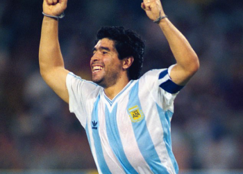 BREAKING : Diego Maradona Dead