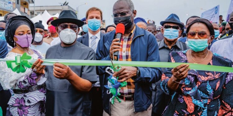 Fashola Inaugurates Rivers Flyover, Commends Wike’s Urban Renewal Scheme