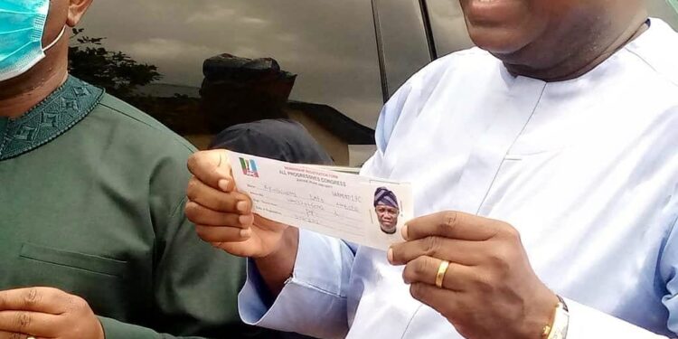 Ex-Lagos Governor, Akinwunmi Ambode Revalidates APC Membership