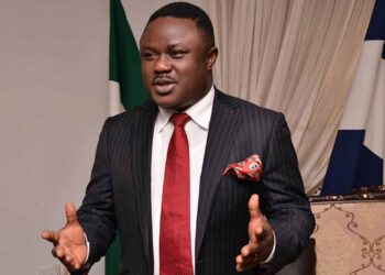 Council Officials, Political Appointees Pledge To Leave PDP With Ayade