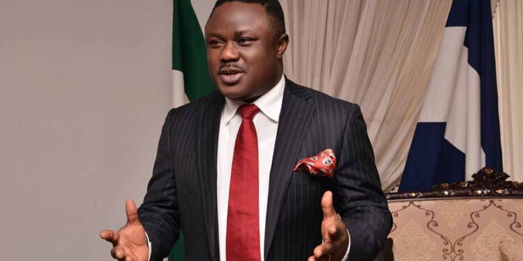 Council Officials, Political Appointees Pledge To Leave PDP With Ayade