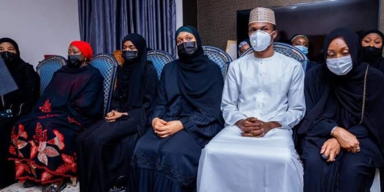 Aisha Buhari Visits Late COAS Wife With All Her Children