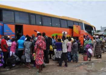 Ghana Expelled 541 Nigerians & They Were Abandoned At The Nigerian Embassy