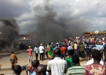 Angry youths allegedly attack Fulani herdsmen, destroy police station at Odo-Owa, Kwara