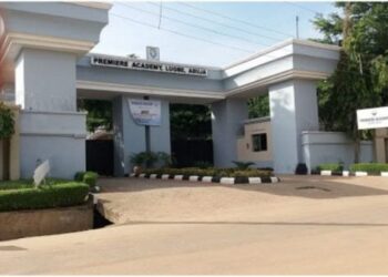 School calls for probe of clinic where its student died