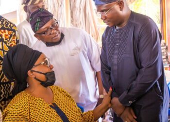 ROTIMI AJANAKU VISITS AKALA’S FAMILY……..’ We lost an extremely compassionate leader’