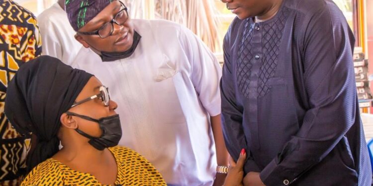 ROTIMI AJANAKU VISITS AKALA’S FAMILY……..’ We lost an extremely compassionate leader’