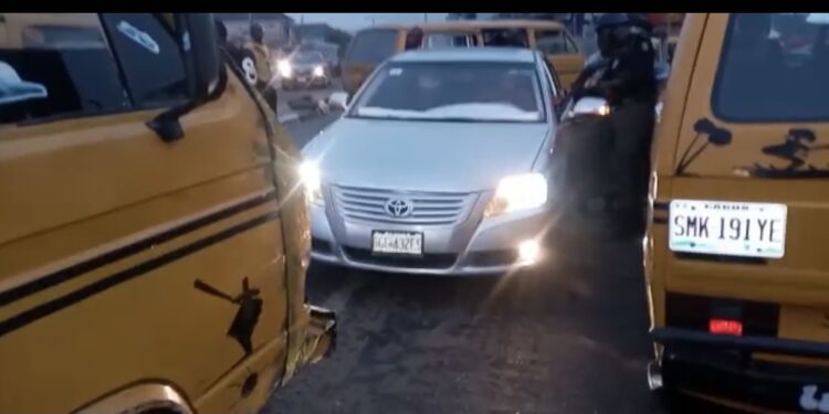 Lagos Task Force Raids Blackspots In Oshodi……Apprehends Fake Airforce Personnel