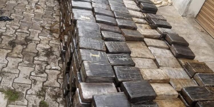 4 Drug Barons Arrested As NDLEA Busts Cocaine Warehouse In Lagos …. Seizes #193Billion Worth of Crack In Lagos