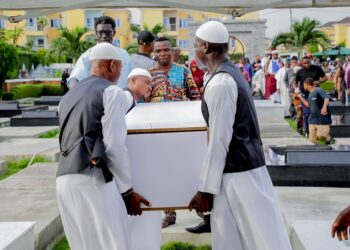 Photos:  Tears As Lagos Lawmaker Abdul-Sobur Olawale Is Buried