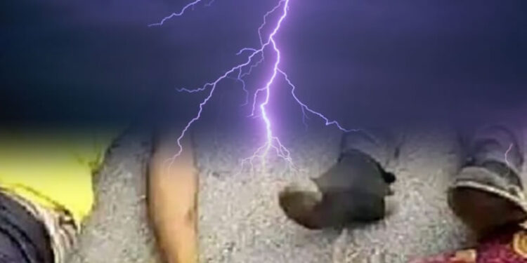 Thunder Kills Tea Seller, Customer