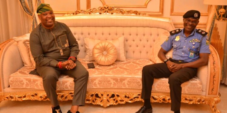 Ogun CP Visits Aare Adetola EmmanuelKing, Commends PCRC’s Role In Combating Crimes