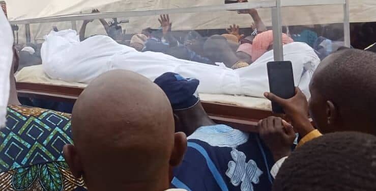 Late Olubadan’s remains laid to rest at Aliiwo ancestral home