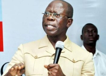 Adams Oshiomhole shares 11,000 bags of rice to  residents for christmas