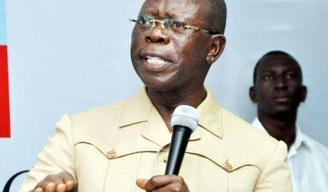 Adams Oshiomhole shares 11,000 bags of rice to  residents for christmas