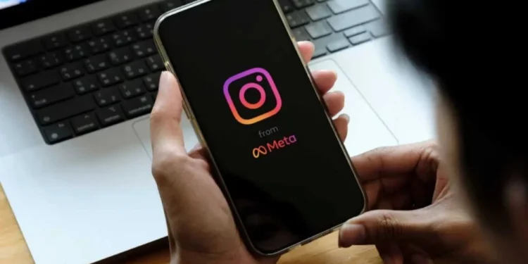 Instagram lockable posts