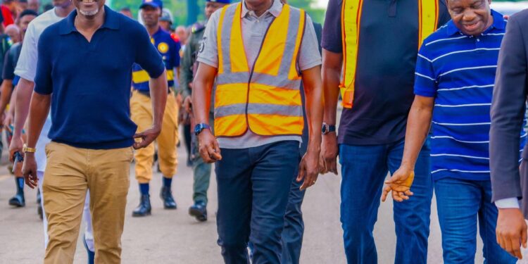 INDEPENDENCE BRIDGE: SANWO-OLU INSPECTS SITE, APOLOGISES FOR TRAFFIC GRIDLOCK