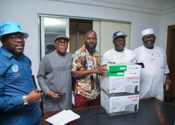 Obasa Boosts APC E-Registration Drive with 80 Tablets, 40 Printers, and Skilled Youths