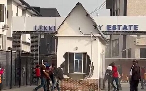Panic in Lekki Palm Estate as Suspected Miscreants Invade Community