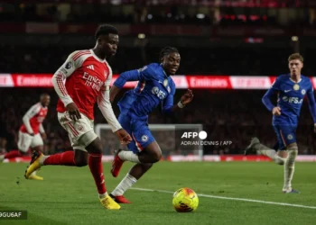 Set-Piece Kings! Arsenal Sink 10-Man Chelsea to Stay Five Points Clear Focus Keyphrase: Arsenal beat Chelsea 2-1