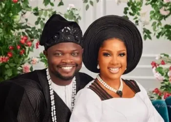 “Pastor Seun Osigbesan Praises Wife’s Strength and Sacrifice During Tough Times in Heartfelt Birthday Tribute”