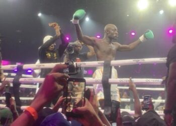E-Money Delivers N50m Promise as Carter Efe Defeats Portable in Celebrity Boxing Showdown